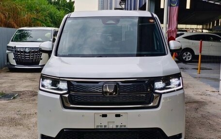 Honda Stepwgn, 2023 год, 2 500 000 рублей, 5 фотография