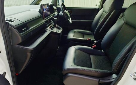 Honda Stepwgn, 2023 год, 2 500 000 рублей, 12 фотография