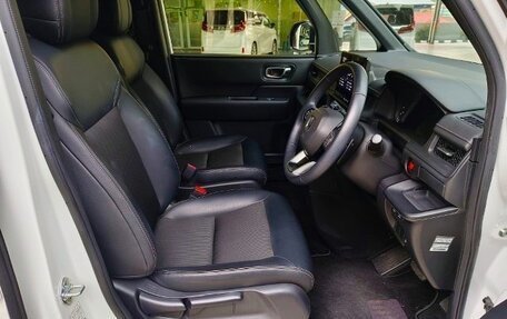 Honda Stepwgn, 2023 год, 2 500 000 рублей, 13 фотография