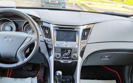 Hyundai Sonata VI, 2011 год, 950 000 рублей, 6 фотография