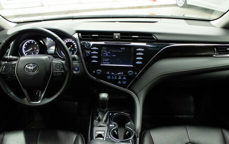 Toyota Camry, 2020 год, 2 899 000 рублей, 10 фотография