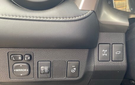 Toyota RAV4, 2017 год, 2 099 000 рублей, 10 фотография