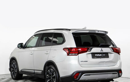 Mitsubishi Outlander III рестайлинг 3, 2022 год, 2 578 000 рублей, 5 фотография