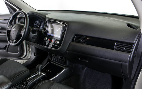 Mitsubishi Outlander III рестайлинг 3, 2022 год, 2 578 000 рублей, 7 фотография