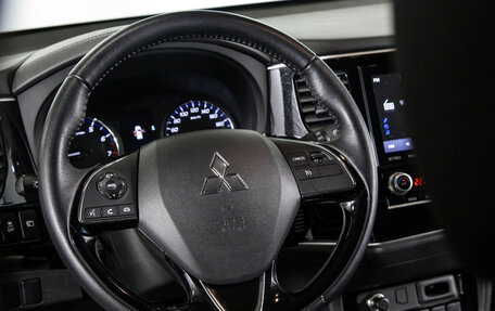 Mitsubishi Outlander III рестайлинг 3, 2022 год, 2 578 000 рублей, 11 фотография