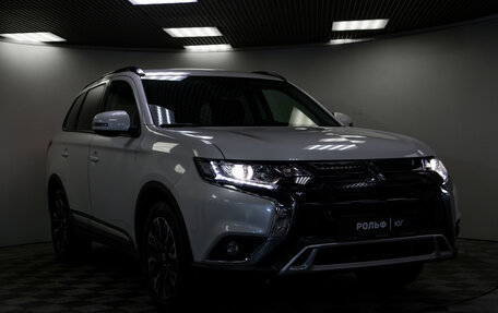 Mitsubishi Outlander III рестайлинг 3, 2022 год, 2 578 000 рублей, 20 фотография