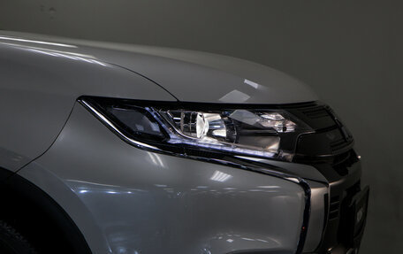 Mitsubishi Outlander III рестайлинг 3, 2022 год, 2 578 000 рублей, 21 фотография