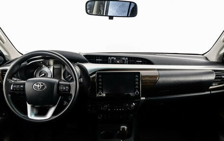 Toyota Hilux VIII, 2022 год, 4 499 000 рублей, 11 фотография