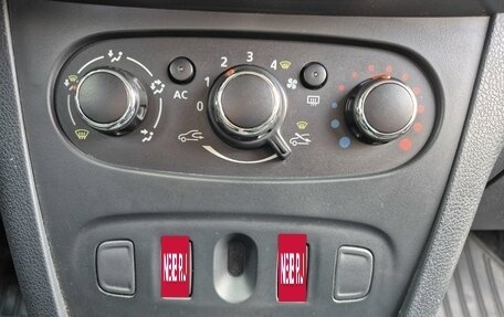 Renault Sandero II рестайлинг, 2015 год, 755 000 рублей, 12 фотография