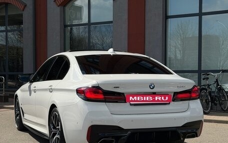 BMW 5 серия, 2022 год, 3 927 420 рублей, 2 фотография