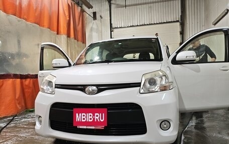 Toyota Sienta I, 2013 год, 1 020 000 рублей, 5 фотография