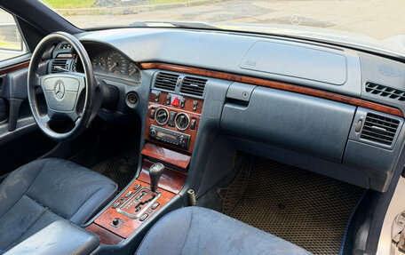 Mercedes-Benz E-Класс, 1998 год, 549 000 рублей, 2 фотография
