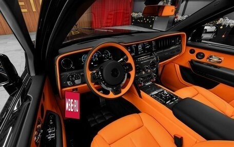 Rolls-Royce Cullinan, 2025 год, 68 000 000 рублей, 13 фотография