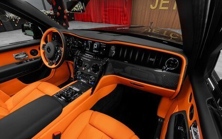 Rolls-Royce Cullinan, 2025 год, 68 000 000 рублей, 25 фотография