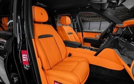 Rolls-Royce Cullinan, 2025 год, 68 000 000 рублей, 24 фотография