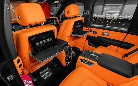 Rolls-Royce Cullinan, 2025 год, 68 000 000 рублей, 33 фотография