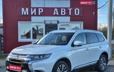 Mitsubishi Outlander III рестайлинг 3, 2019 год, 2 500 000 рублей, 1 фотография