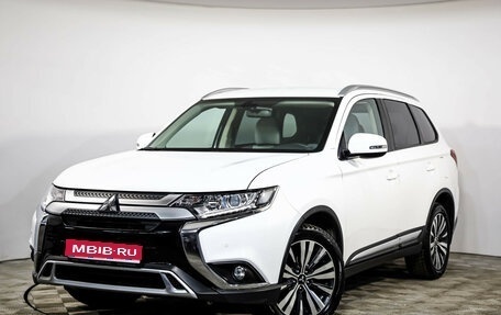 Mitsubishi Outlander III рестайлинг 3, 2019 год, 2 199 000 рублей, 1 фотография