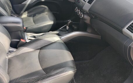 Mitsubishi Outlander III рестайлинг 3, 2012 год, 1 700 000 рублей, 22 фотография