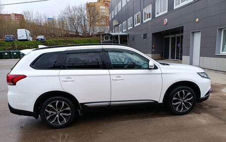 Mitsubishi Outlander III рестайлинг 3, 2021 год, 2 600 000 рублей, 2 фотография