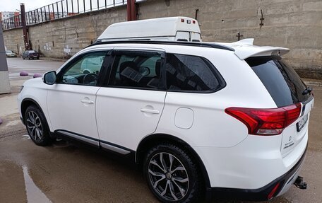 Mitsubishi Outlander III рестайлинг 3, 2021 год, 2 600 000 рублей, 12 фотография