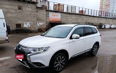 Mitsubishi Outlander III рестайлинг 3, 2021 год, 2 600 000 рублей, 4 фотография