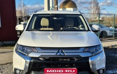 Mitsubishi Outlander III рестайлинг 3, 2019 год, 2 500 000 рублей, 8 фотография