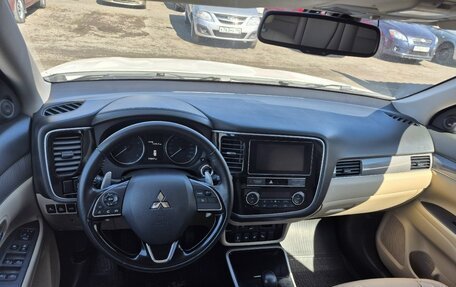 Mitsubishi Outlander III рестайлинг 3, 2019 год, 2 500 000 рублей, 10 фотография