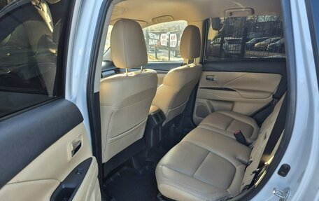 Mitsubishi Outlander III рестайлинг 3, 2019 год, 2 500 000 рублей, 12 фотография