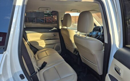 Mitsubishi Outlander III рестайлинг 3, 2019 год, 2 500 000 рублей, 14 фотография