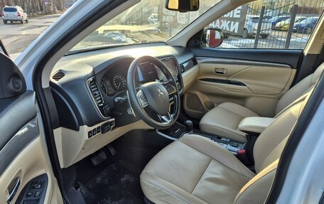 Mitsubishi Outlander III рестайлинг 3, 2019 год, 2 500 000 рублей, 15 фотография