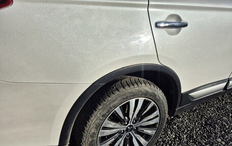 Mitsubishi Outlander III рестайлинг 3, 2019 год, 2 500 000 рублей, 22 фотография