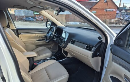 Mitsubishi Outlander III рестайлинг 3, 2019 год, 2 500 000 рублей, 16 фотография