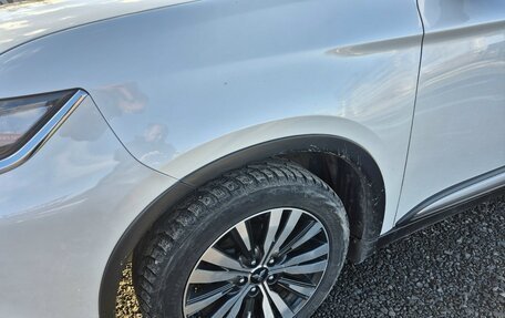 Mitsubishi Outlander III рестайлинг 3, 2019 год, 2 500 000 рублей, 21 фотография