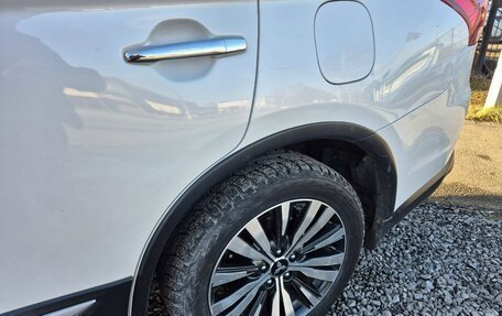 Mitsubishi Outlander III рестайлинг 3, 2019 год, 2 500 000 рублей, 24 фотография