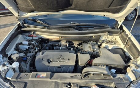 Mitsubishi Outlander III рестайлинг 3, 2019 год, 2 500 000 рублей, 26 фотография