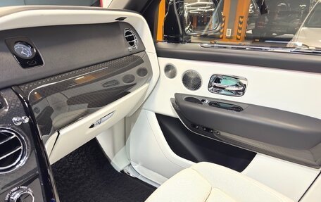 Rolls-Royce Cullinan, 2020 год, 32 800 000 рублей, 15 фотография