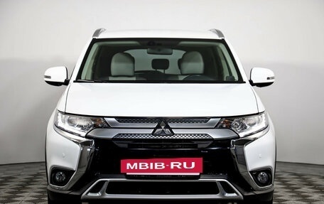 Mitsubishi Outlander III рестайлинг 3, 2019 год, 2 199 000 рублей, 2 фотография