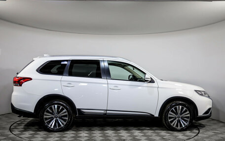 Mitsubishi Outlander III рестайлинг 3, 2019 год, 2 199 000 рублей, 4 фотография