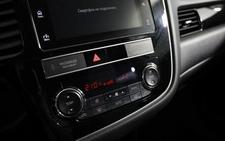 Mitsubishi Outlander III рестайлинг 3, 2019 год, 2 199 000 рублей, 13 фотография