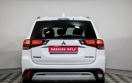 Mitsubishi Outlander III рестайлинг 3, 2019 год, 2 199 000 рублей, 6 фотография