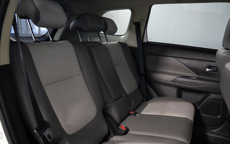 Mitsubishi Outlander III рестайлинг 3, 2019 год, 2 199 000 рублей, 20 фотография