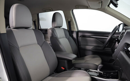 Mitsubishi Outlander III рестайлинг 3, 2019 год, 2 199 000 рублей, 19 фотография