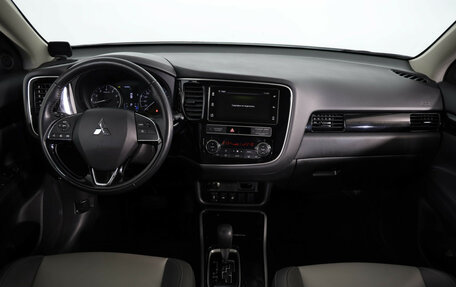 Mitsubishi Outlander III рестайлинг 3, 2019 год, 2 199 000 рублей, 21 фотография