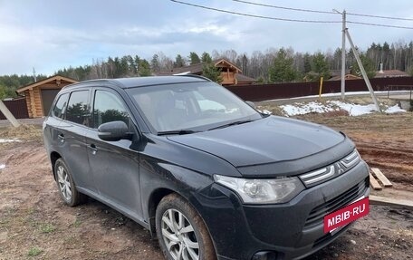 Mitsubishi Outlander III рестайлинг 3, 2014 год, 1 300 000 рублей, 3 фотография