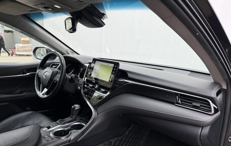 Toyota Camry, 2021 год, 3 350 000 рублей, 10 фотография