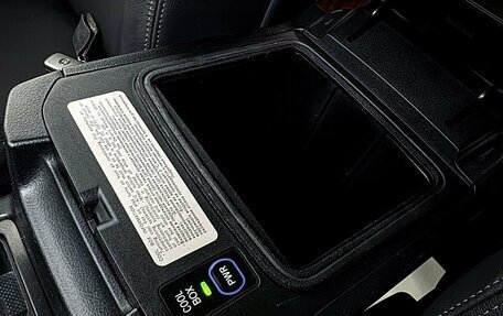 Toyota Land Cruiser Prado 150 рестайлинг 2, 2014 год, 3 800 000 рублей, 25 фотография