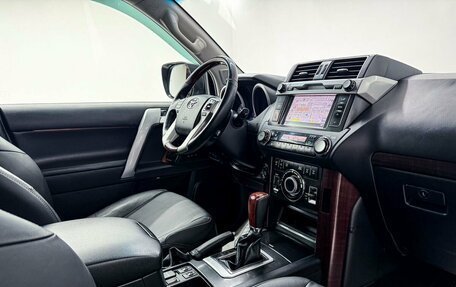 Toyota Land Cruiser Prado 150 рестайлинг 2, 2014 год, 3 800 000 рублей, 28 фотография