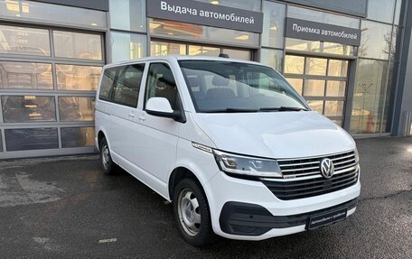 Volkswagen Caravelle T6 рестайлинг, 2020 год, 3 730 000 рублей, 1 фотография