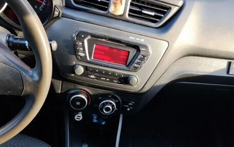 KIA Rio III рестайлинг, 2013 год, 750 000 рублей, 7 фотография